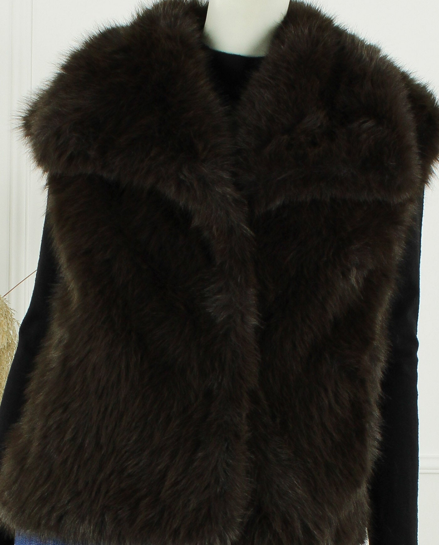 Faux Fur Gilet Olivia – Coffee